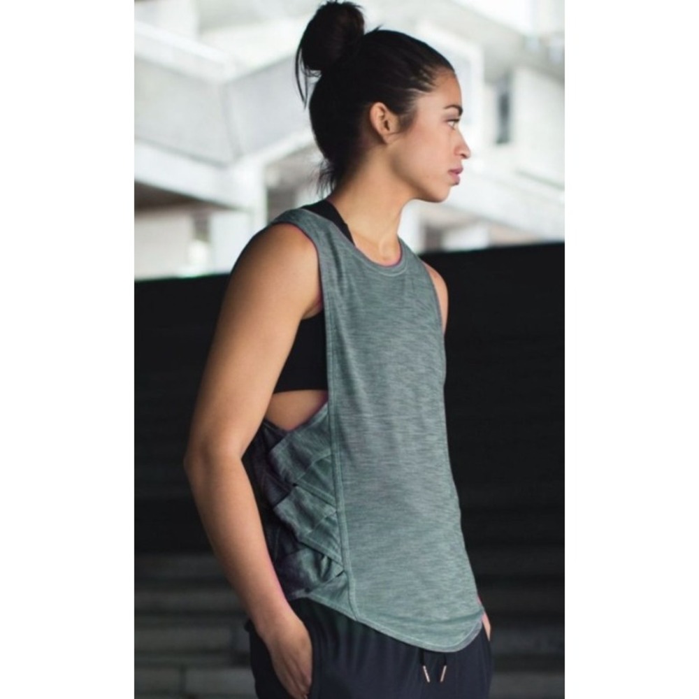Lululemon Var-City Muscle Tank in Heathered Green Size 4